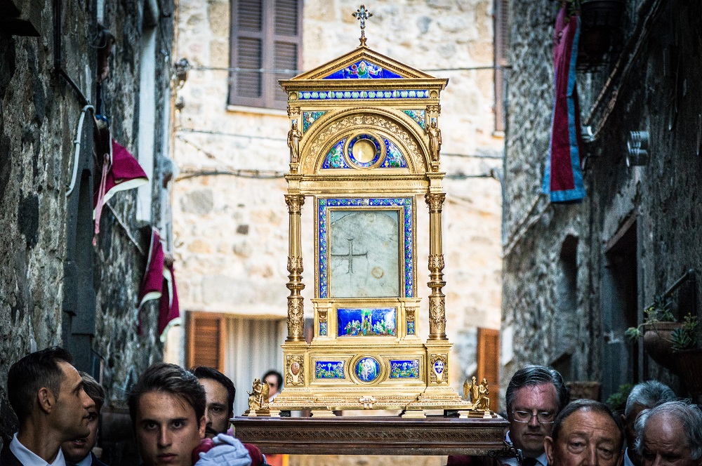 sagrario llevado por las calles